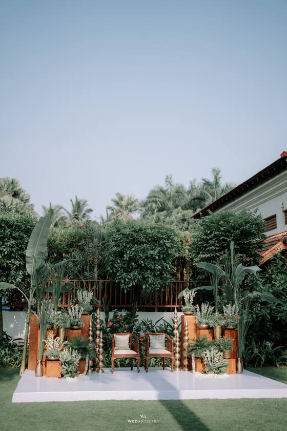 Vaibhavi & Mani: pelikuthuru décor at Alila Diwa Goa